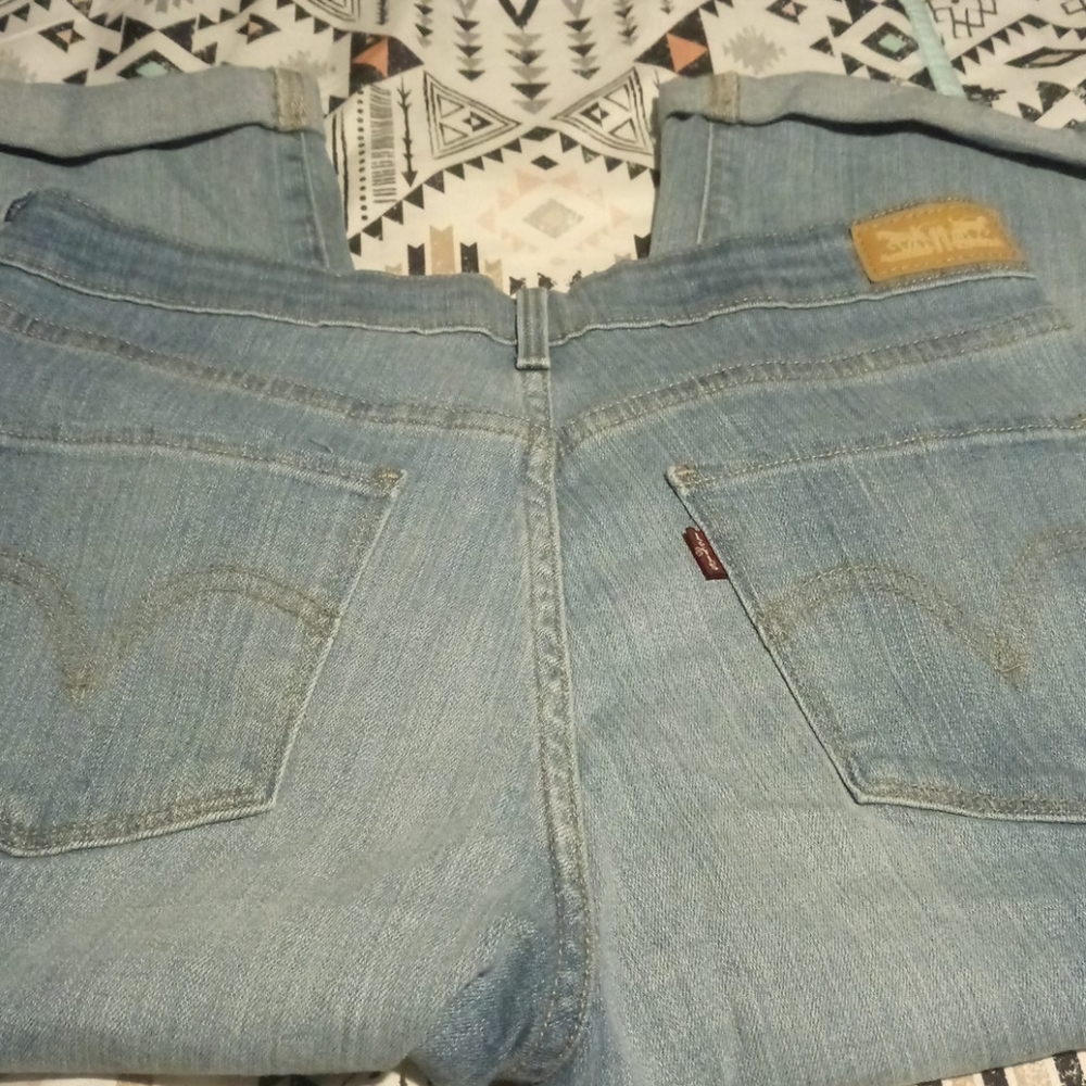 Levi's Hi-Waist Light Washed Capri Size 8